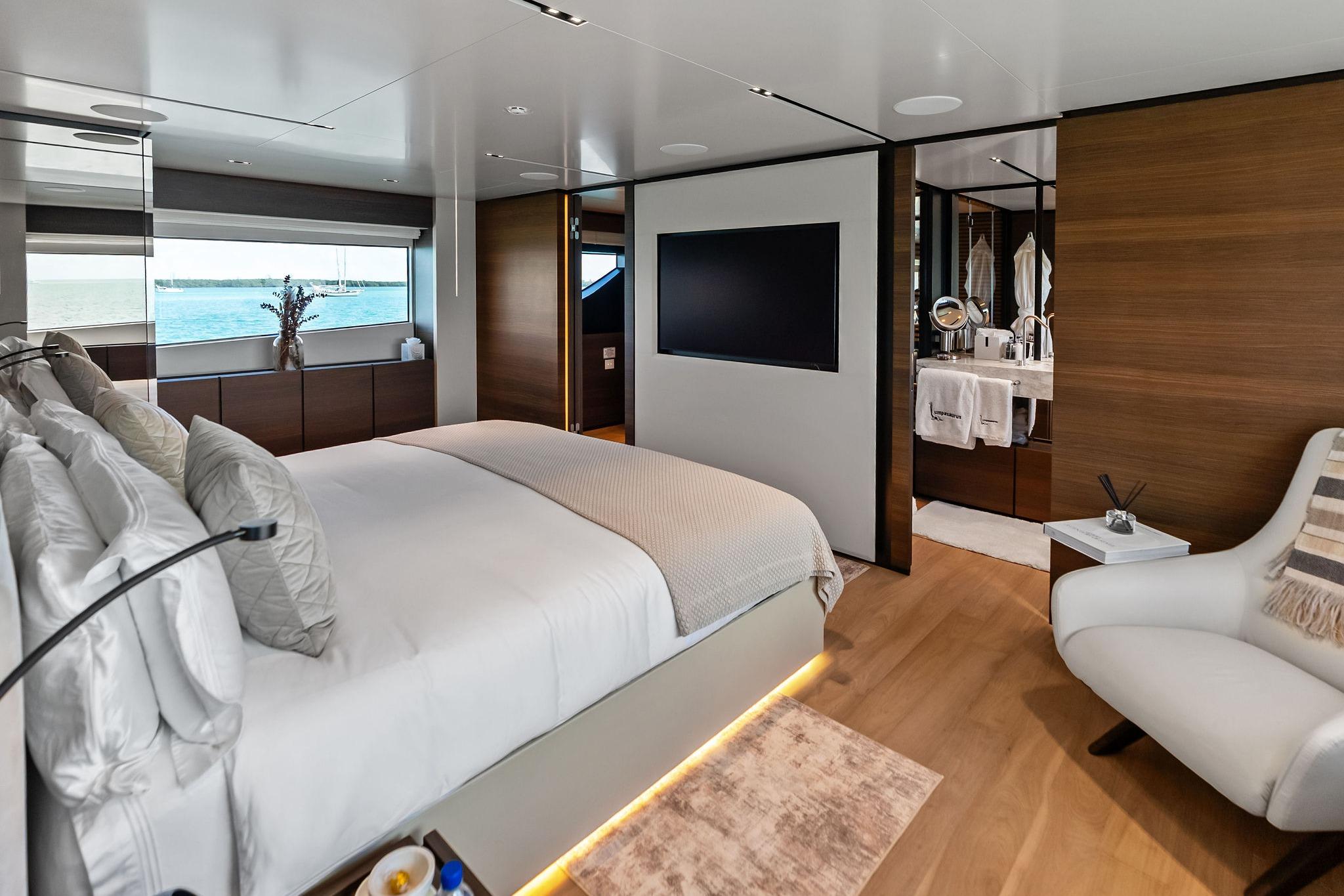 2023 Custom Line Navetta 33 - 76