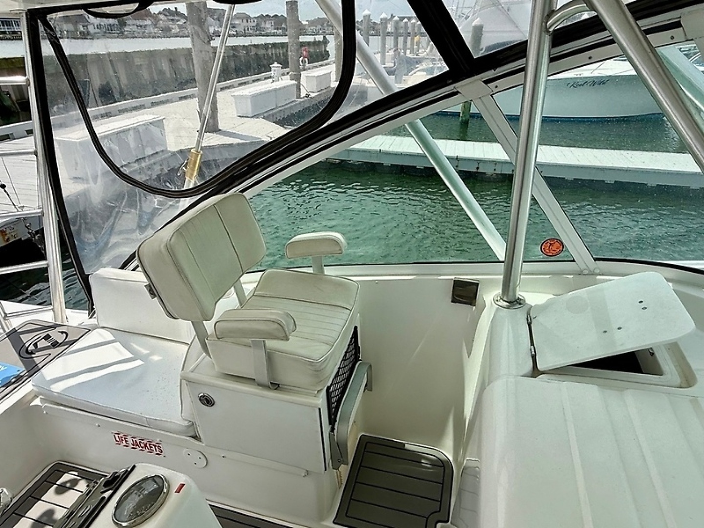 2005 Luhrs 32 Express - Image 39