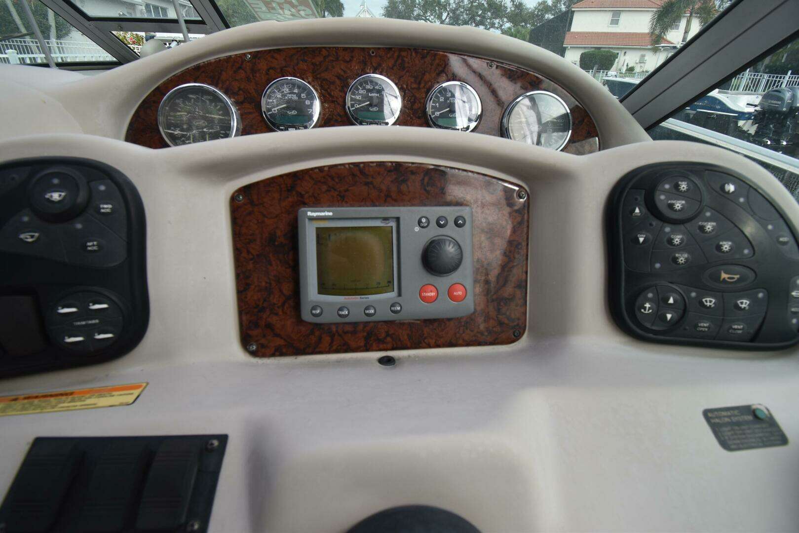 2006 Sea Ray 320 Sundancer - Image 14