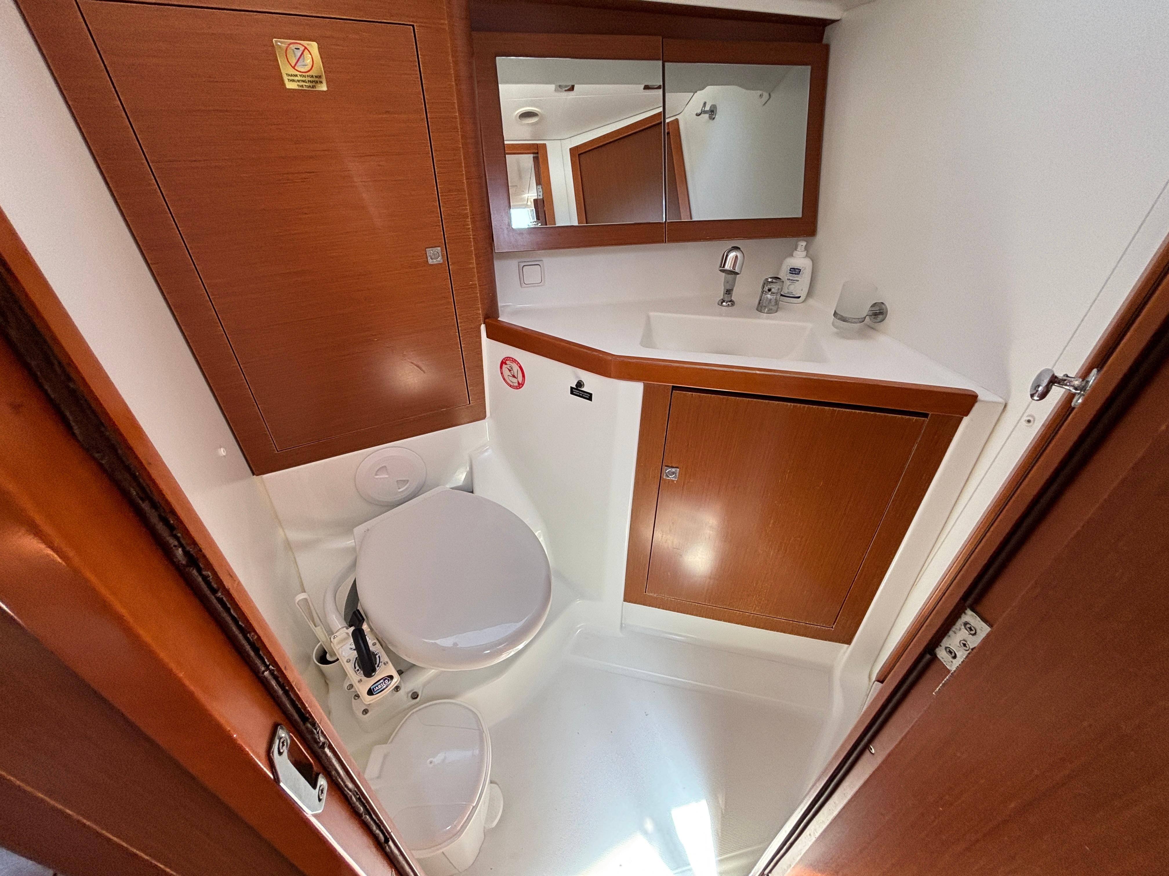 2014 Beneteau Oceanis 45 - 54