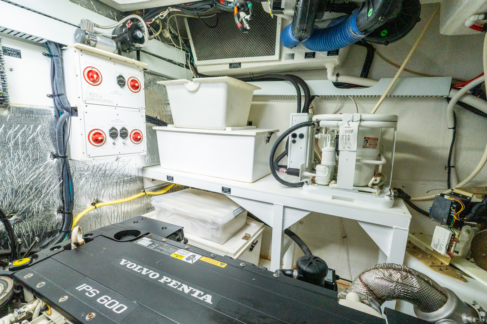 2018 Cruisers Yachts 50 CANTIUS - Image 86