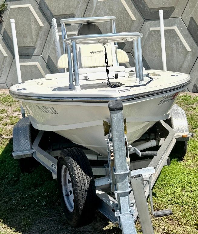 2017 Hewes Redfisher 18