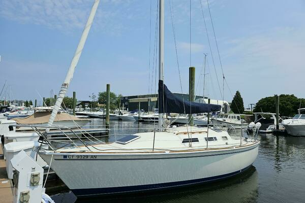 1986 Pearson Auxiliary Sloop