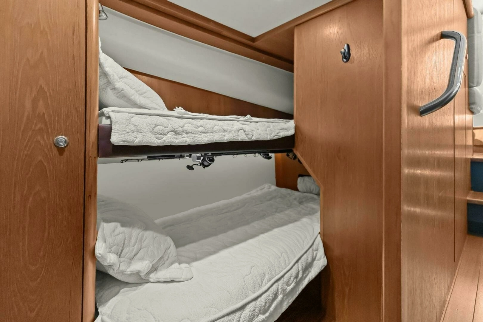 2013 Tiara Yachts 3900 Convertible - Image 28