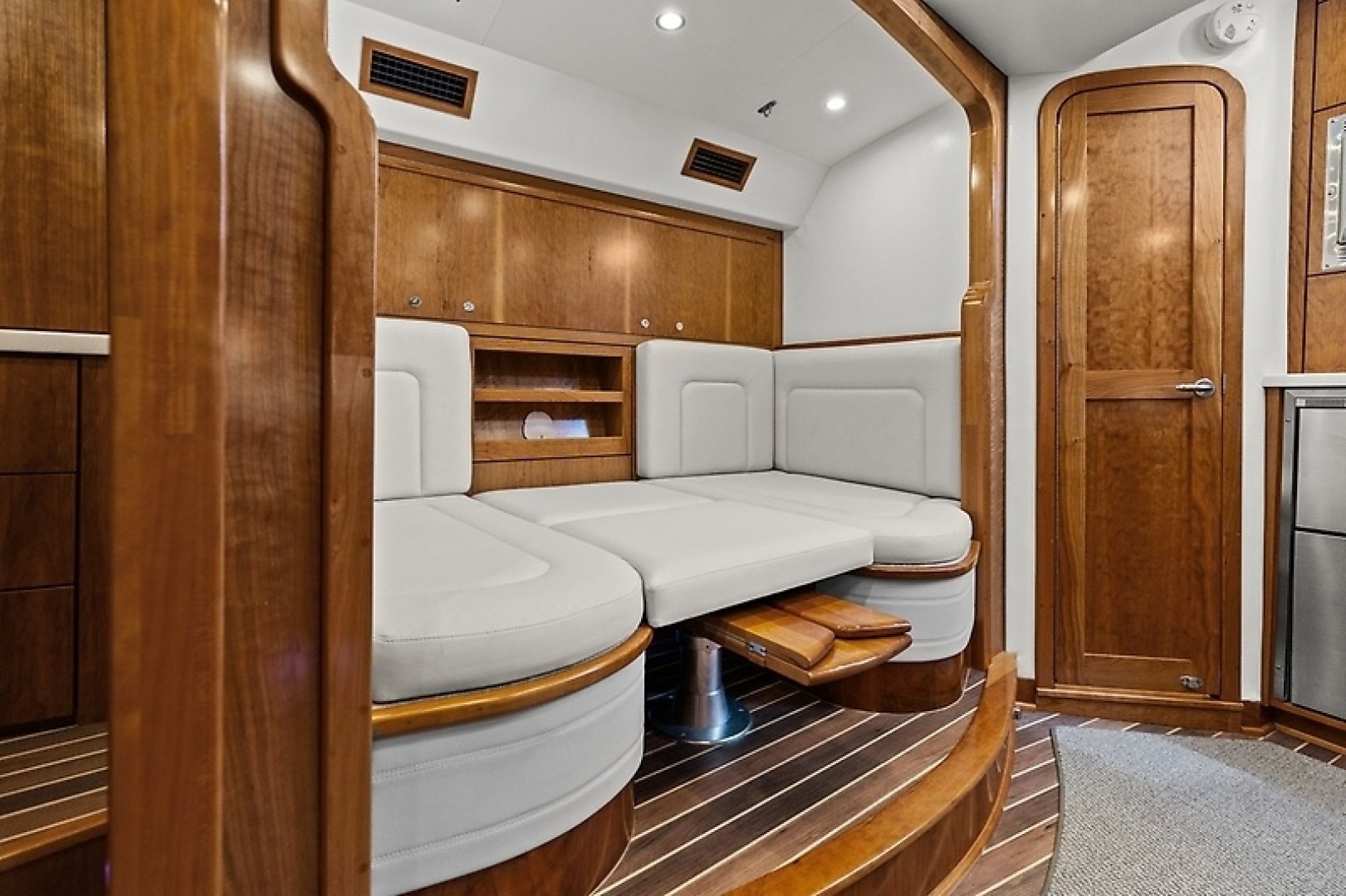 2024 Albemarle 41 Express - Image 36