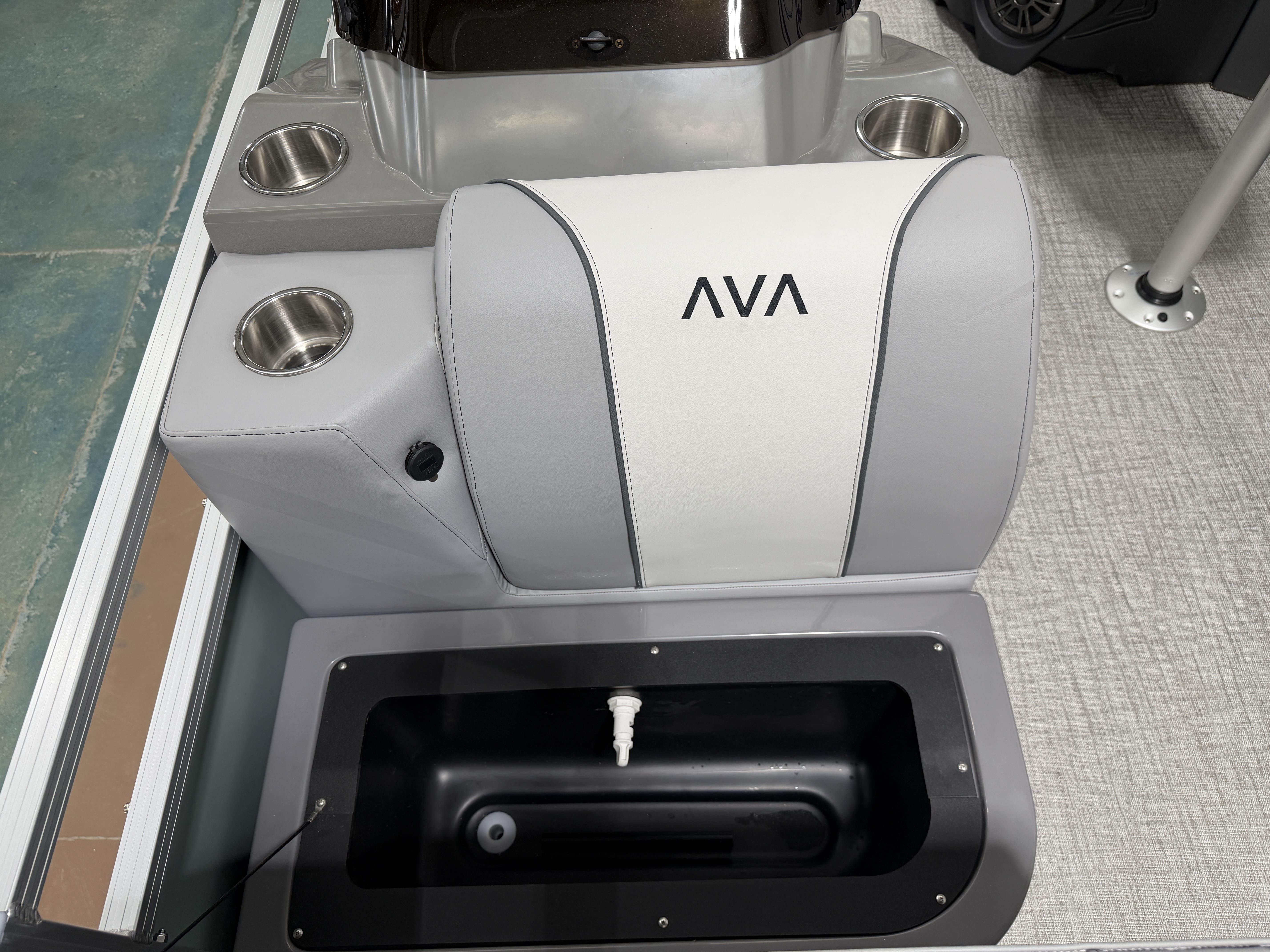 2026 Avalon Venture 85 Rear Fish - 21' - 9