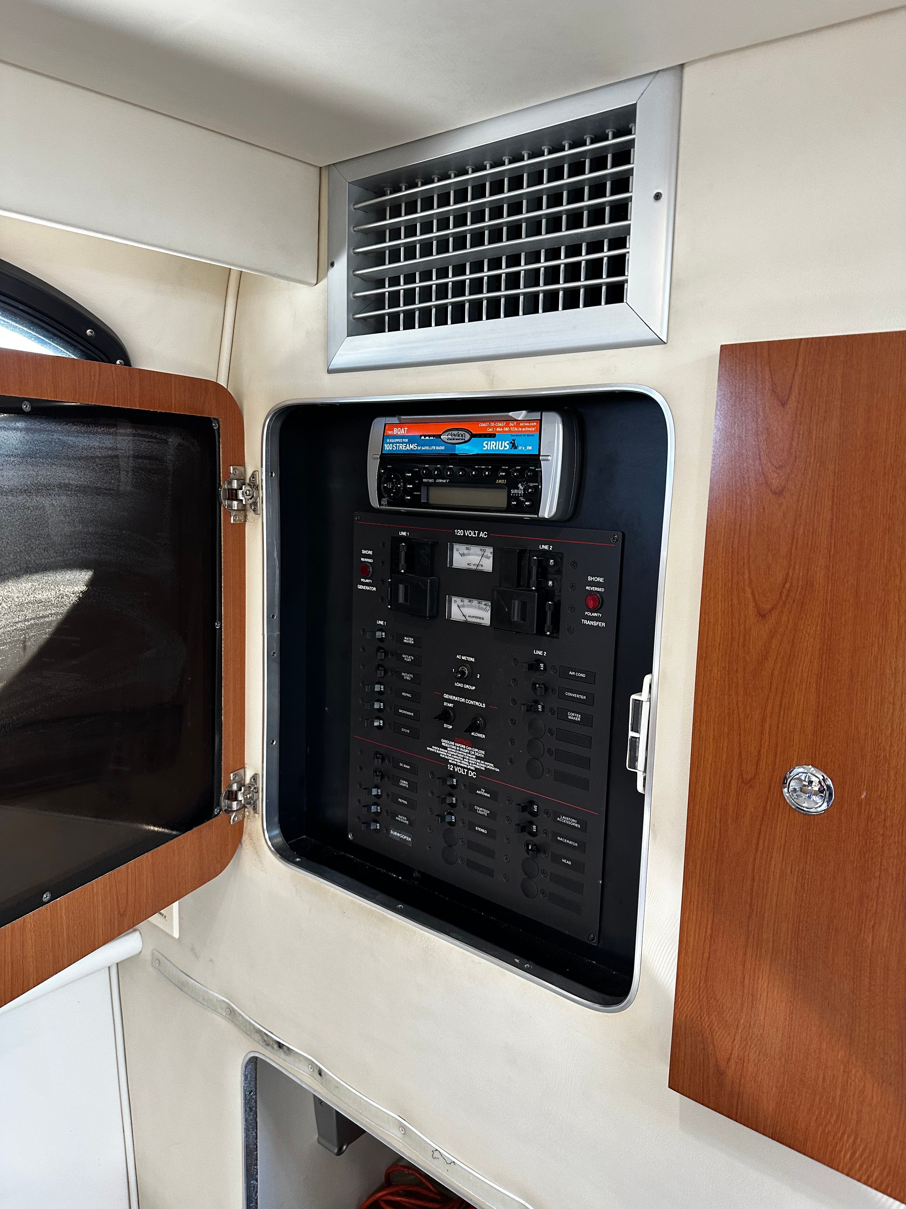 2005 Wellcraft 330 Coastal - 11