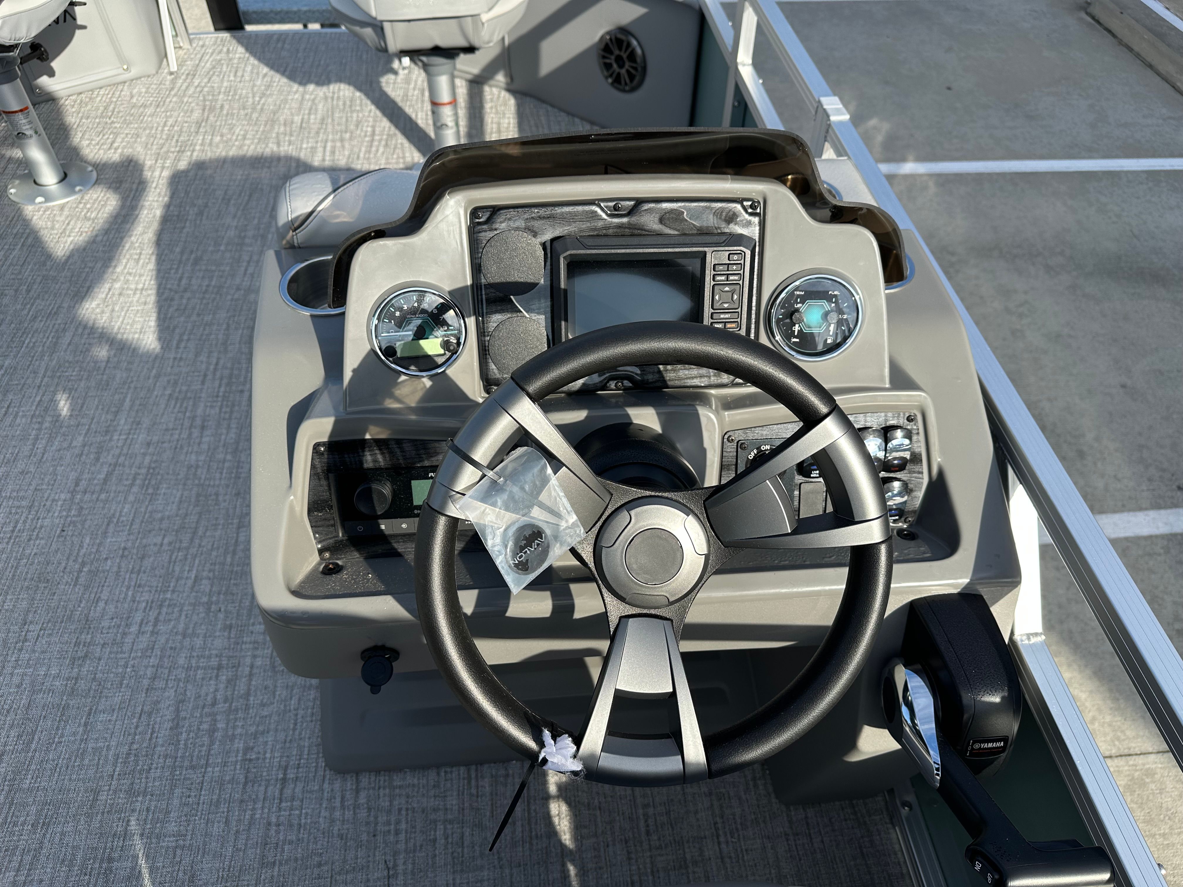 2026 Avalon Venture 85 Rear Fish - 21' - 20