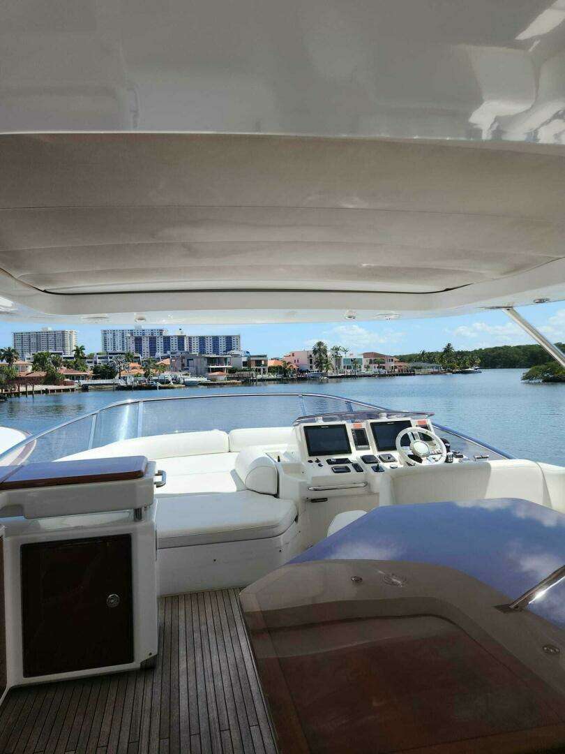 2014 Azimut Flybridge - Image 16