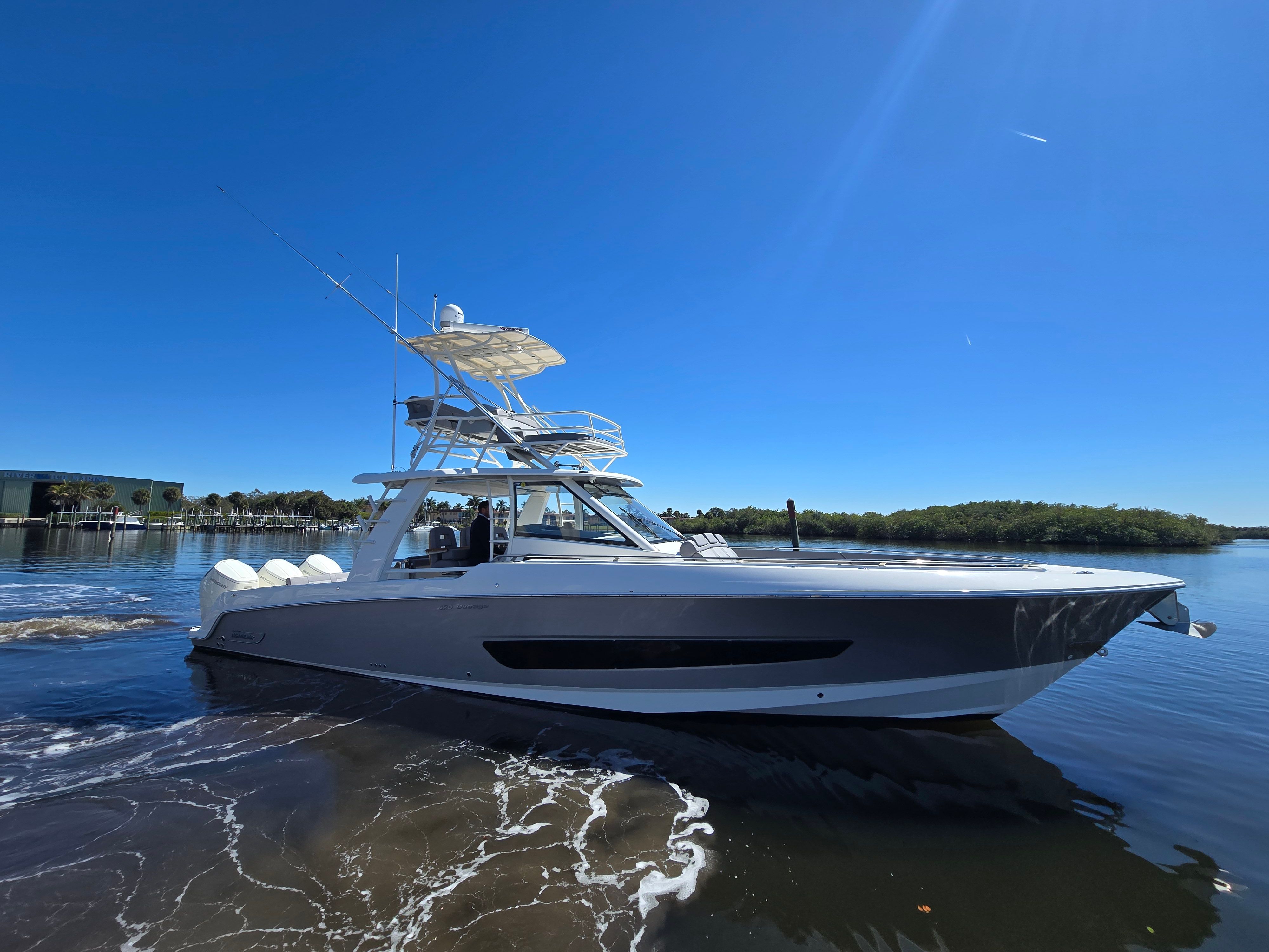 2023 Boston Whaler 420 Outrage