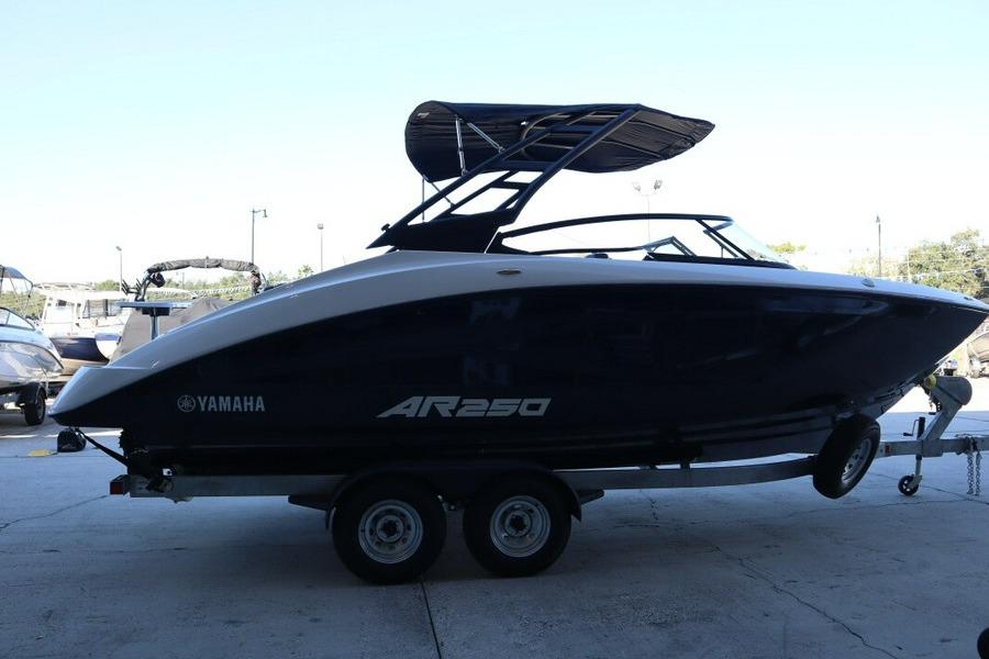 2026 Yamaha Boats AR250
