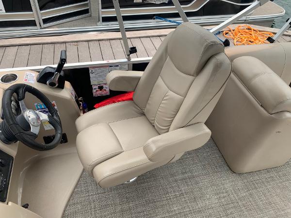 Captain's chair on 2021 G3 SunCatcher Fusion 325RCX pontoon boat, beige upholstery, steering wheel visible.