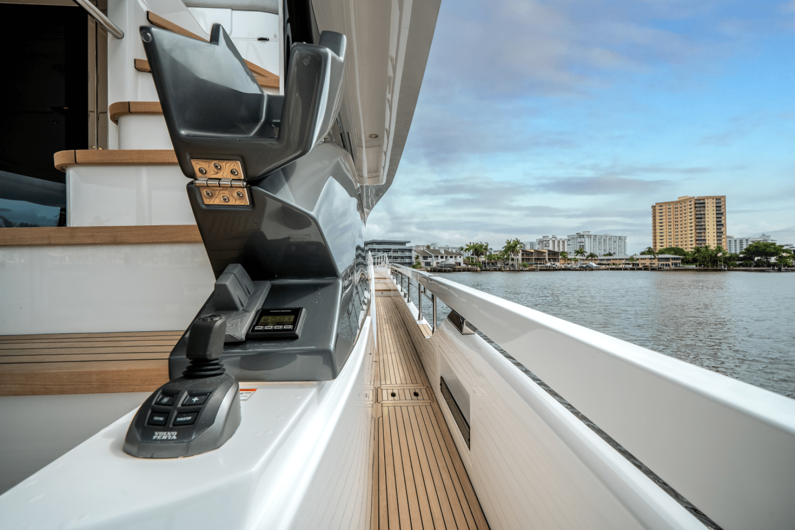 2026 Azimut Fly 78 - Image 16