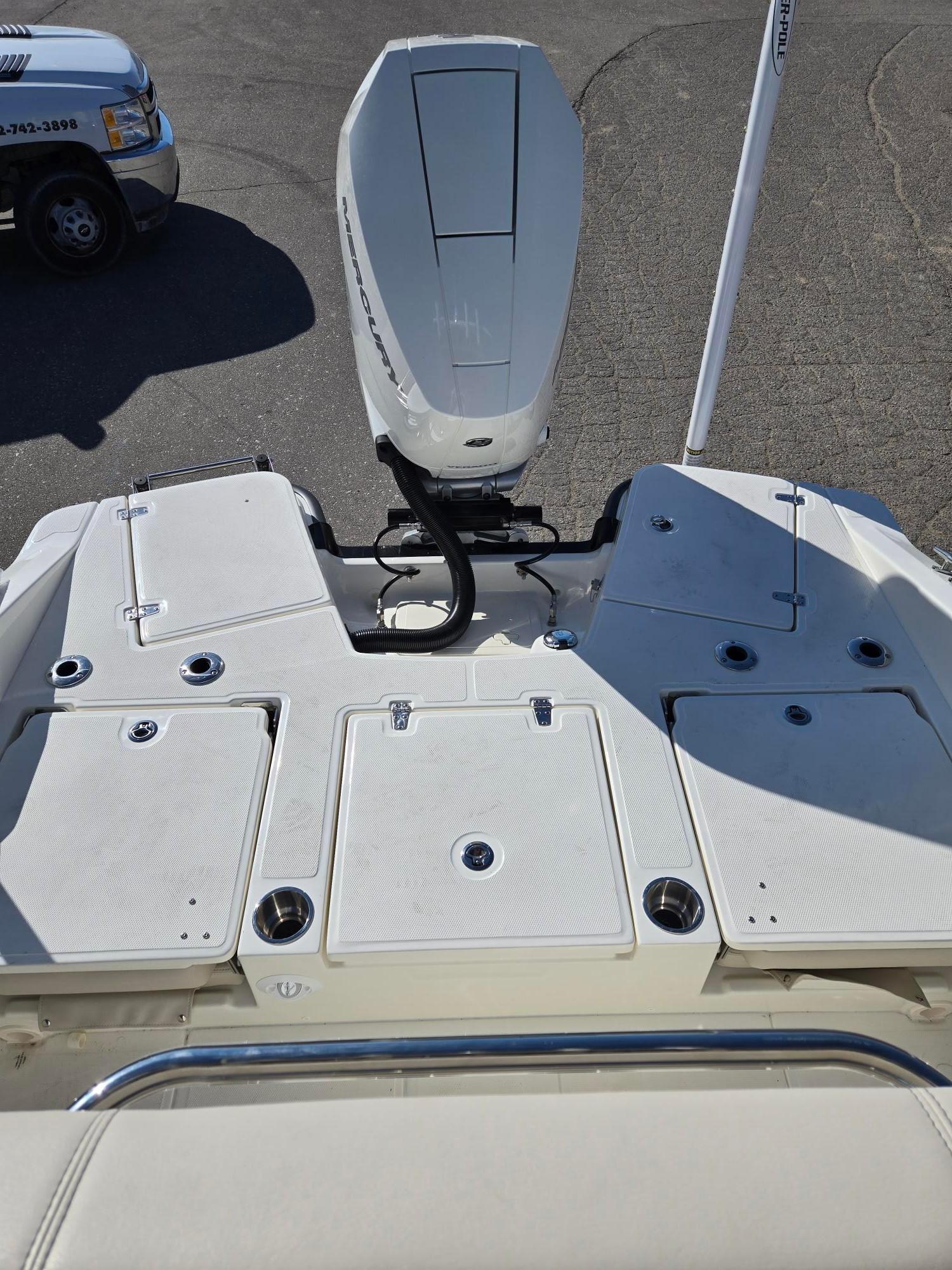 2025 Boston Whaler 250 Dauntless - 12