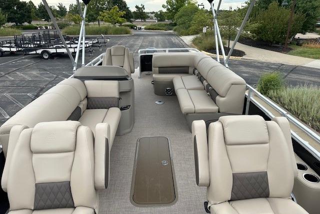 2025 Sun Tracker Sportfish 24 XP3 pontoon boat with spacious seating and modern design.