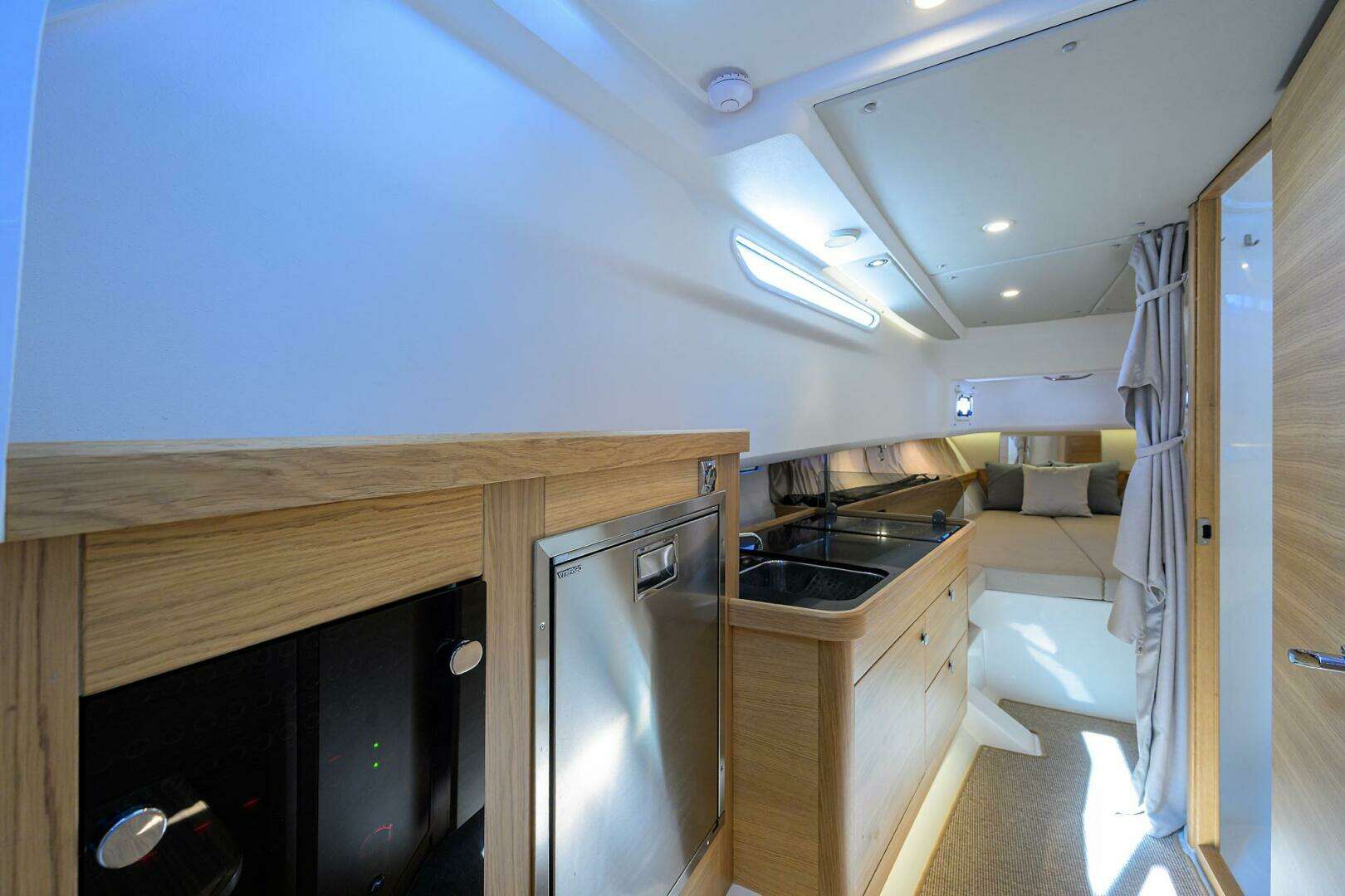 2024 Nimbus Commuter 11 - Image 16