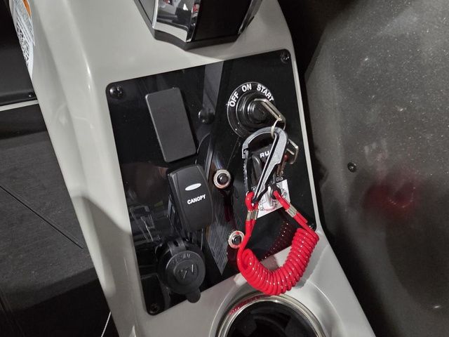 2026 BARLETTA BOATS Cabrio 22M - 25