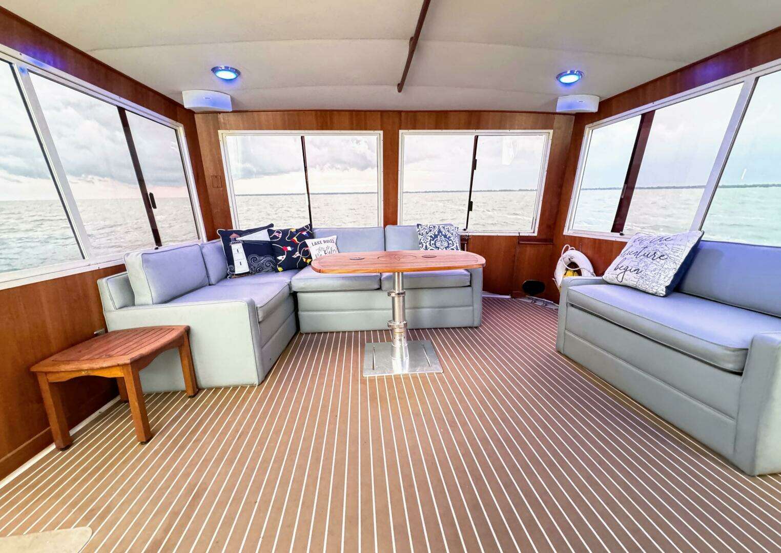 1987 Viking 48 Motor Yacht - Image 24