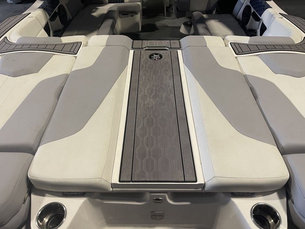 2023 MasterCraft XT22 - 6