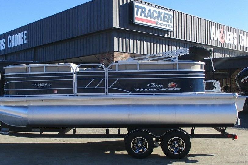 2022 Sun Tracker Party Barge 20 DLX