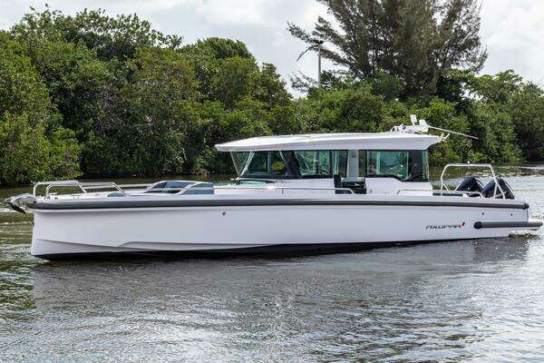 2024 Axopar 37XC CROSS CABIN