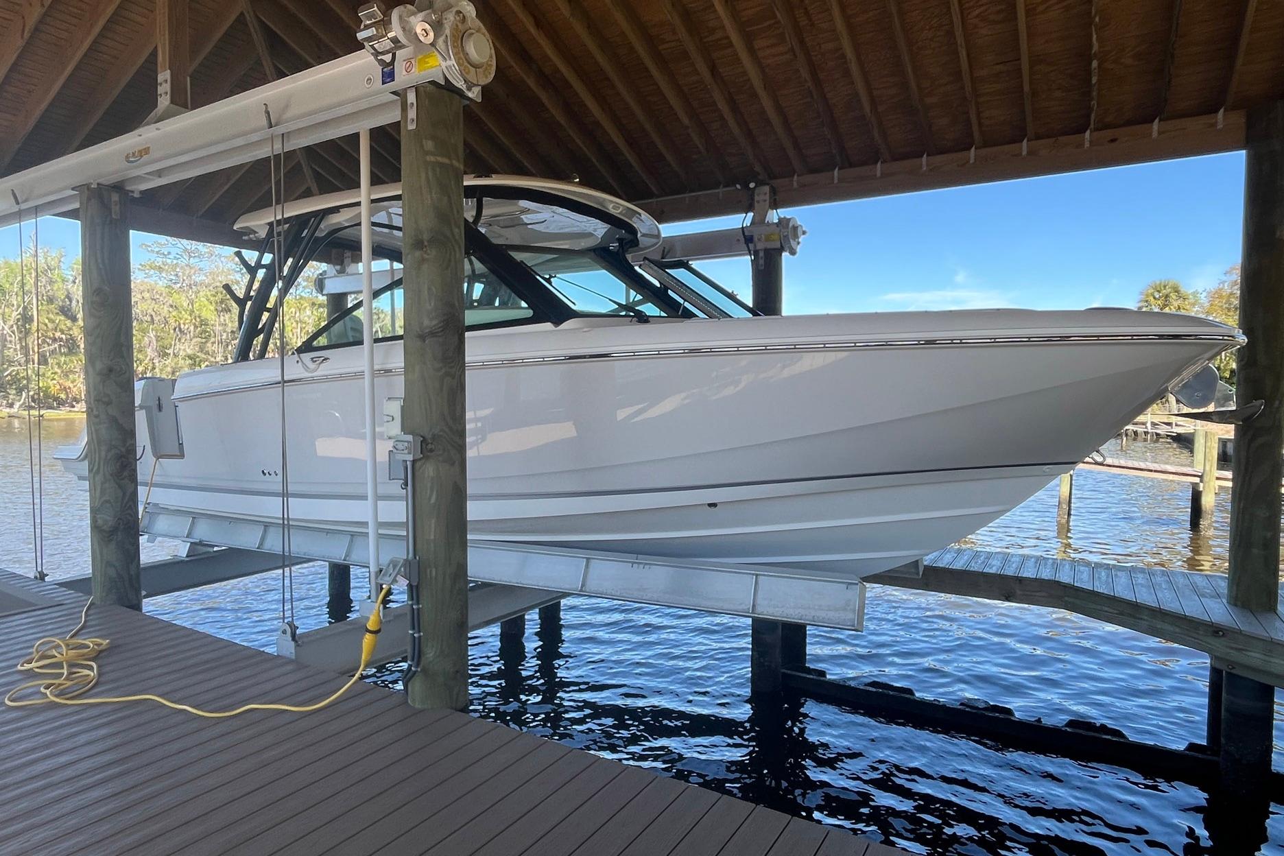 2022 Boston Whaler 320 Vantage