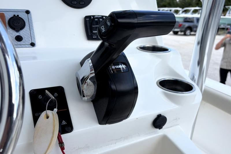 Throttle control on 2025 Key West 210 Bay Reef boat dashboard with cup holders.