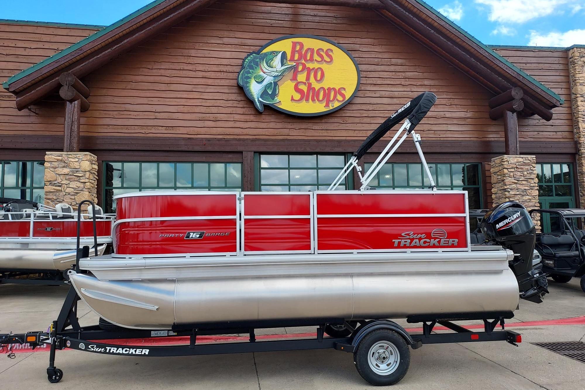 2026 Sun Tracker Party Barge 16 DLX