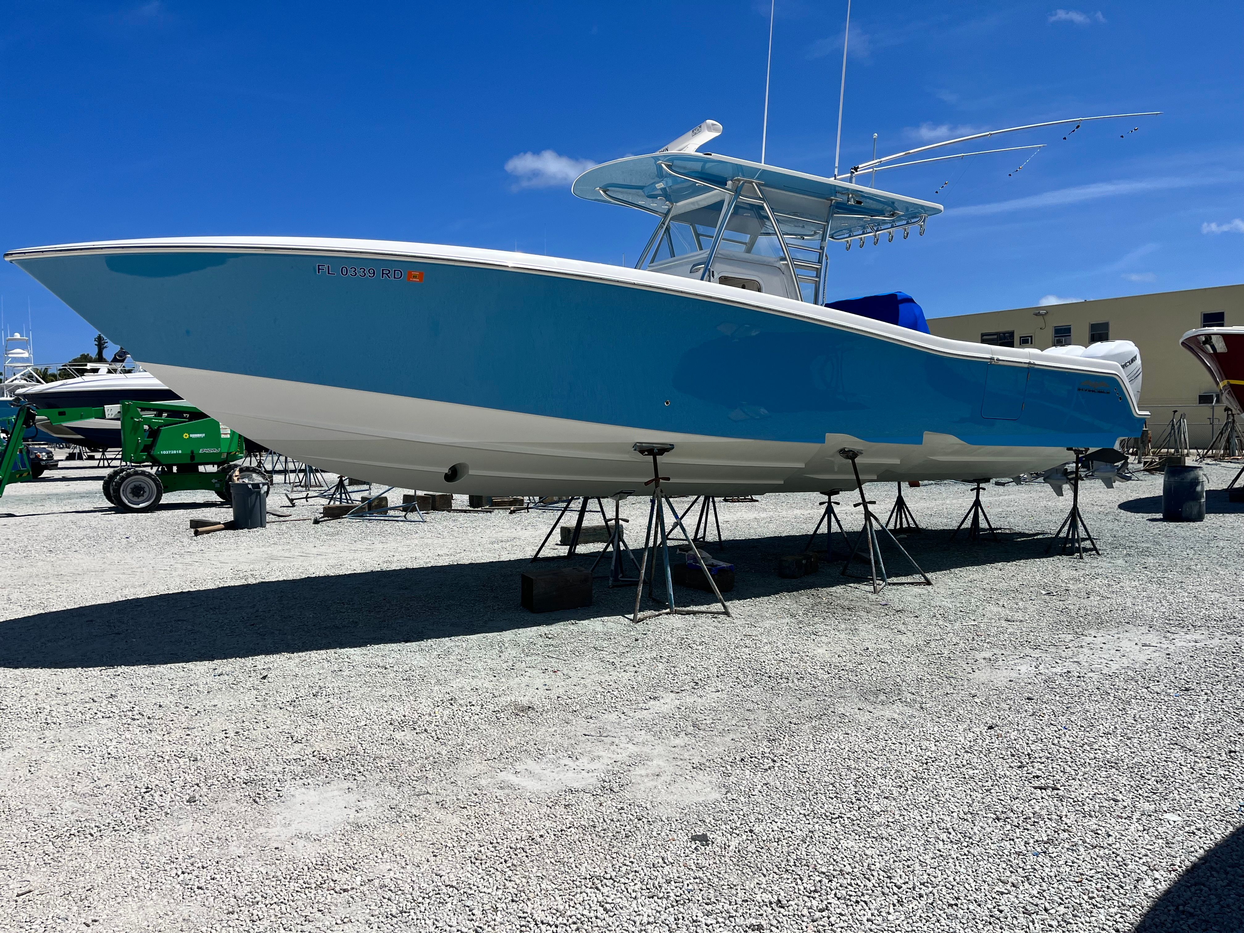 2016 Invincible Center Console