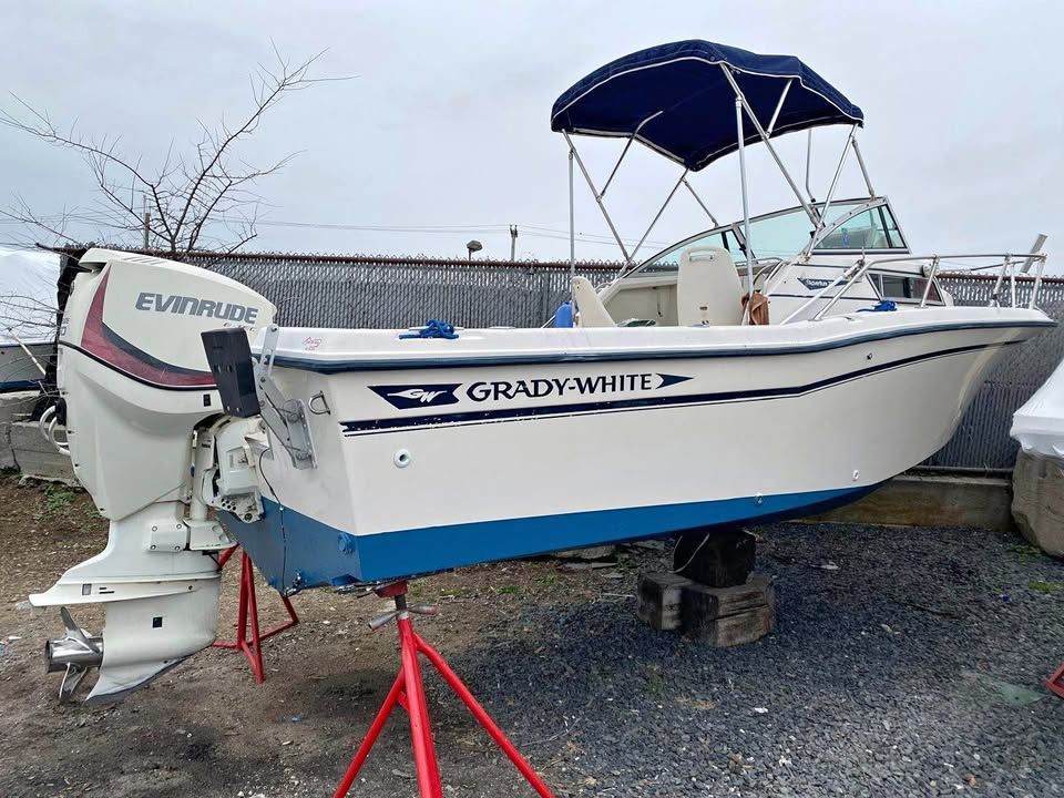 1997 Grady-White Adventure 208