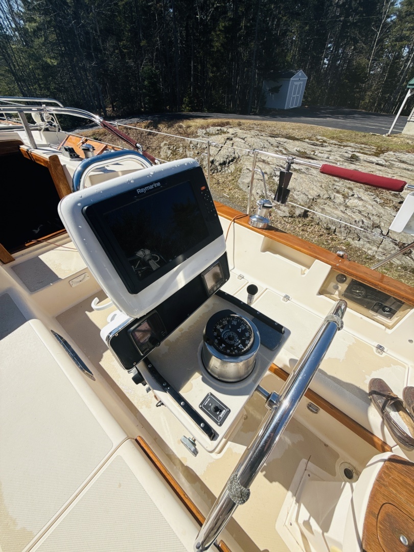 1995 Island Packet 37 - Image 15