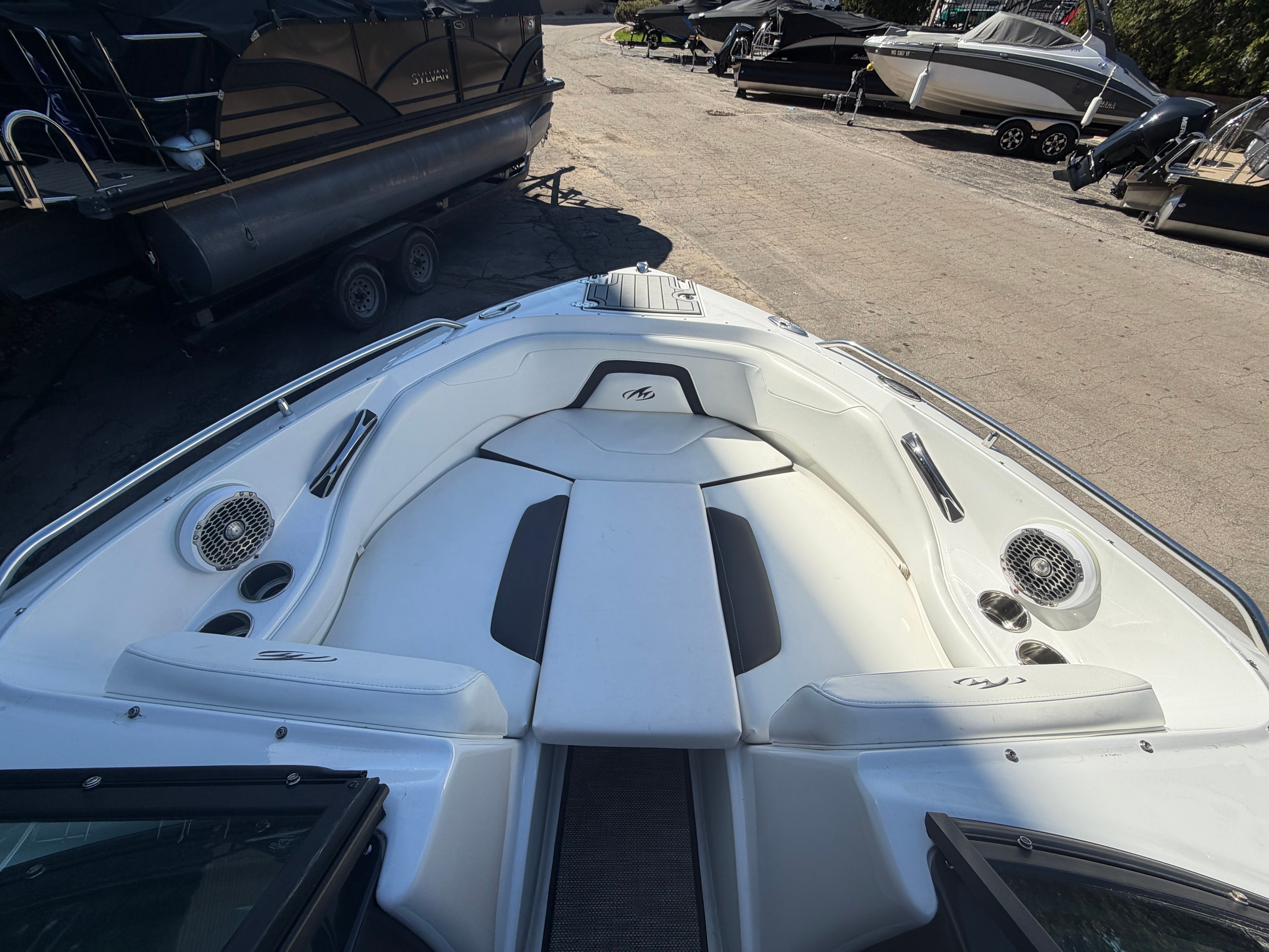 2019 Monterey 224FS - 31
