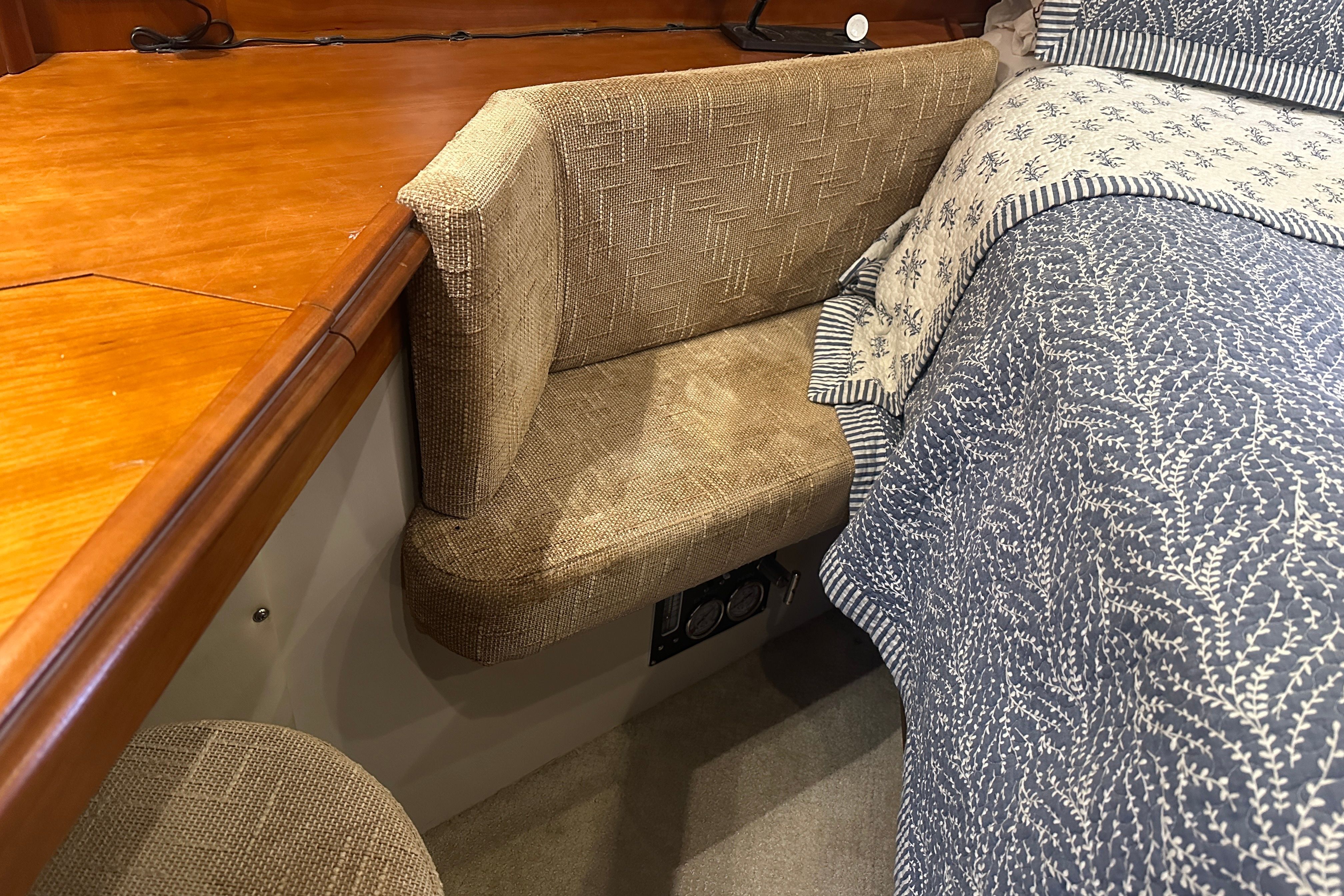 2008 Cruisers Yachts 455 Express Motoryacht - 42