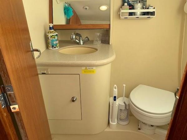 2005 Hunter 33 - 11