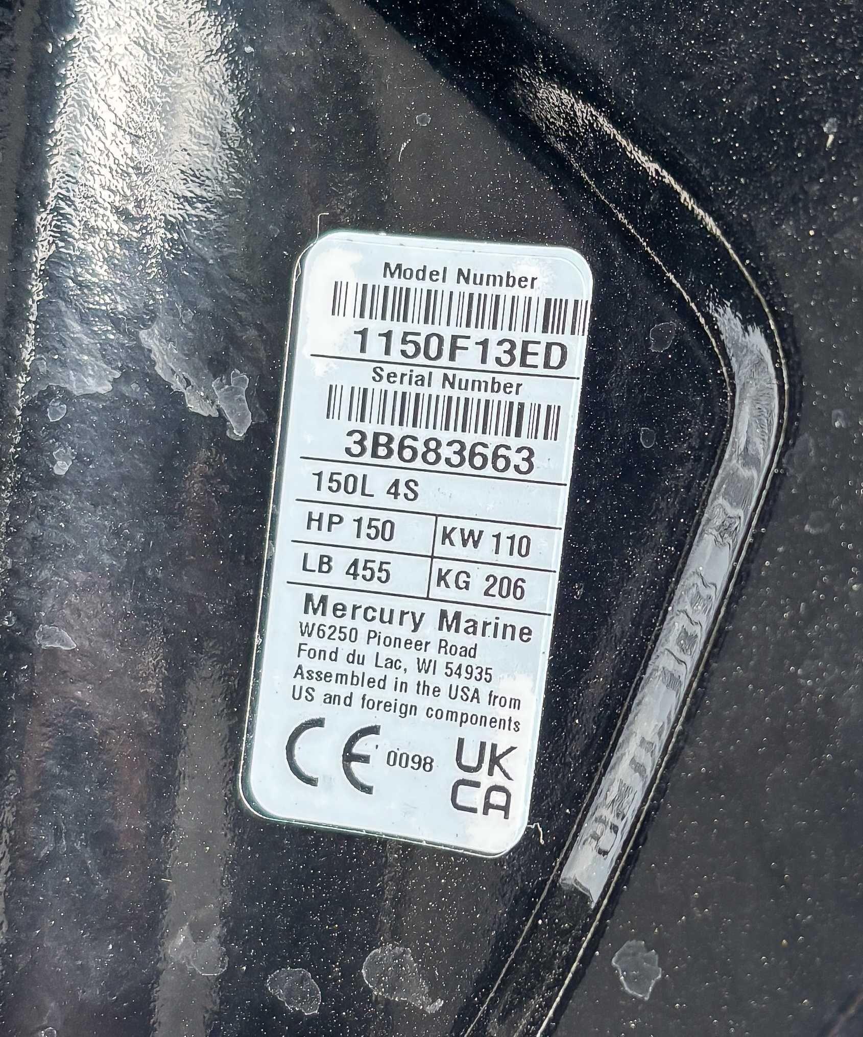 Label with model and serial number on a Harris Cruiser 230 SLDH.