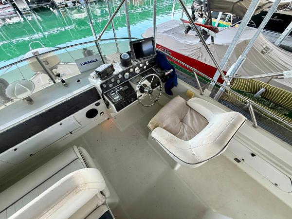 1992 Carver Command Bridge 2828 boat interior with steering wheel and seating.