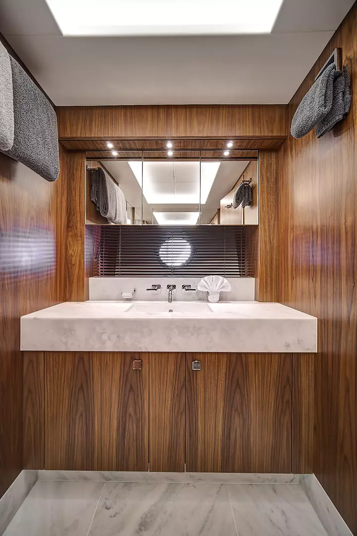 2019 Sunseeker 86 Yacht - Image 61
