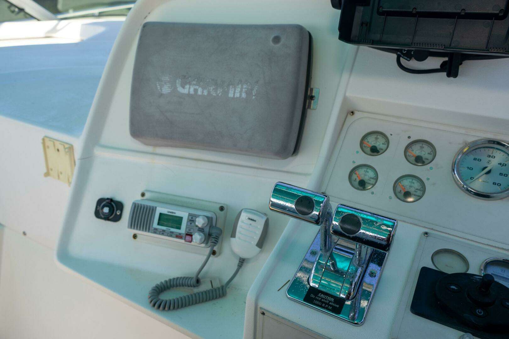 1995 Cruisers ESPRIT 3570 - Image 20