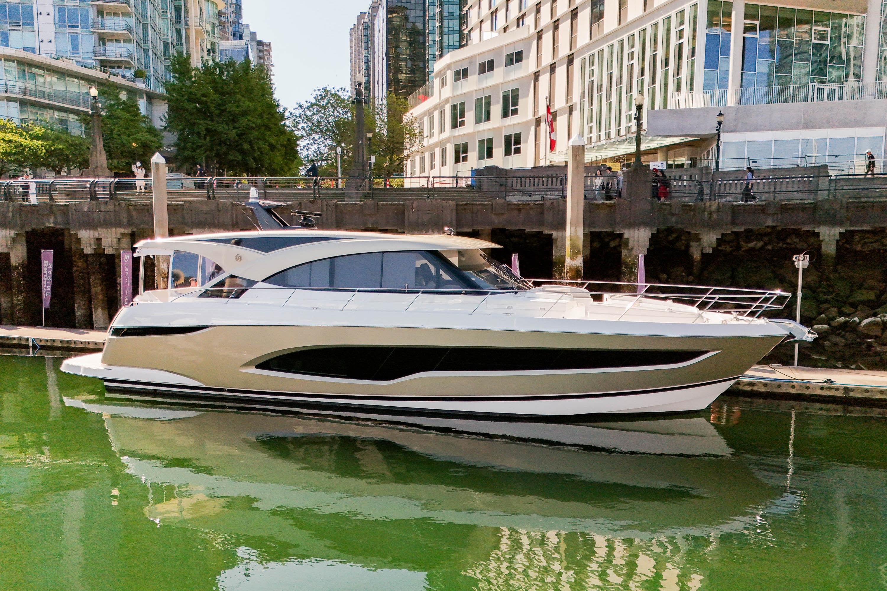 2026 Riviera 5600 Sport Yacht Platinum Edition