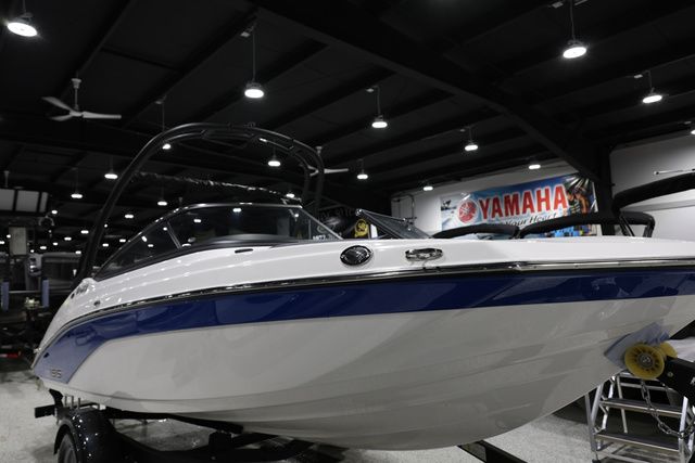 2026 Yamaha Boats AR 195 BOTH COLORS AVAILABLE - 8