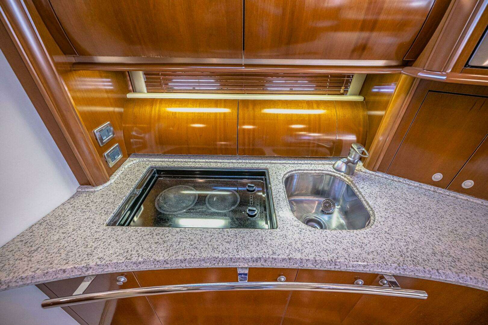 2005 Sea Ray 500 Sundancer - Image 33