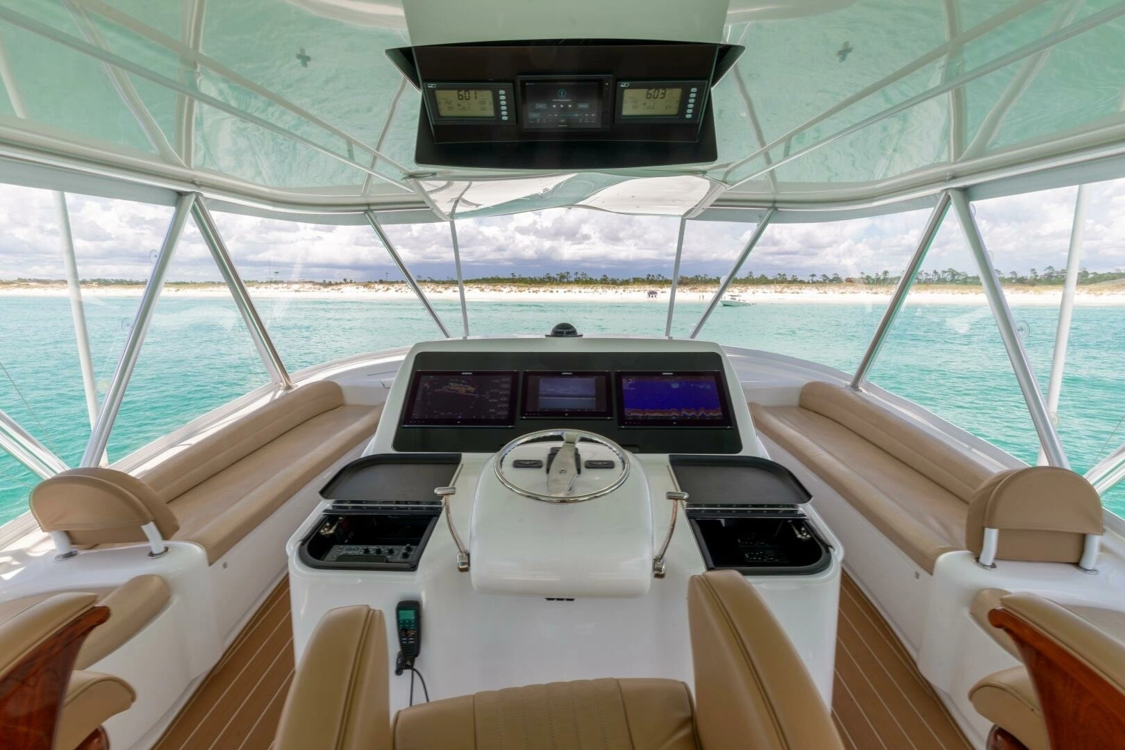 2015 Viking 70 Convertible - Image 3