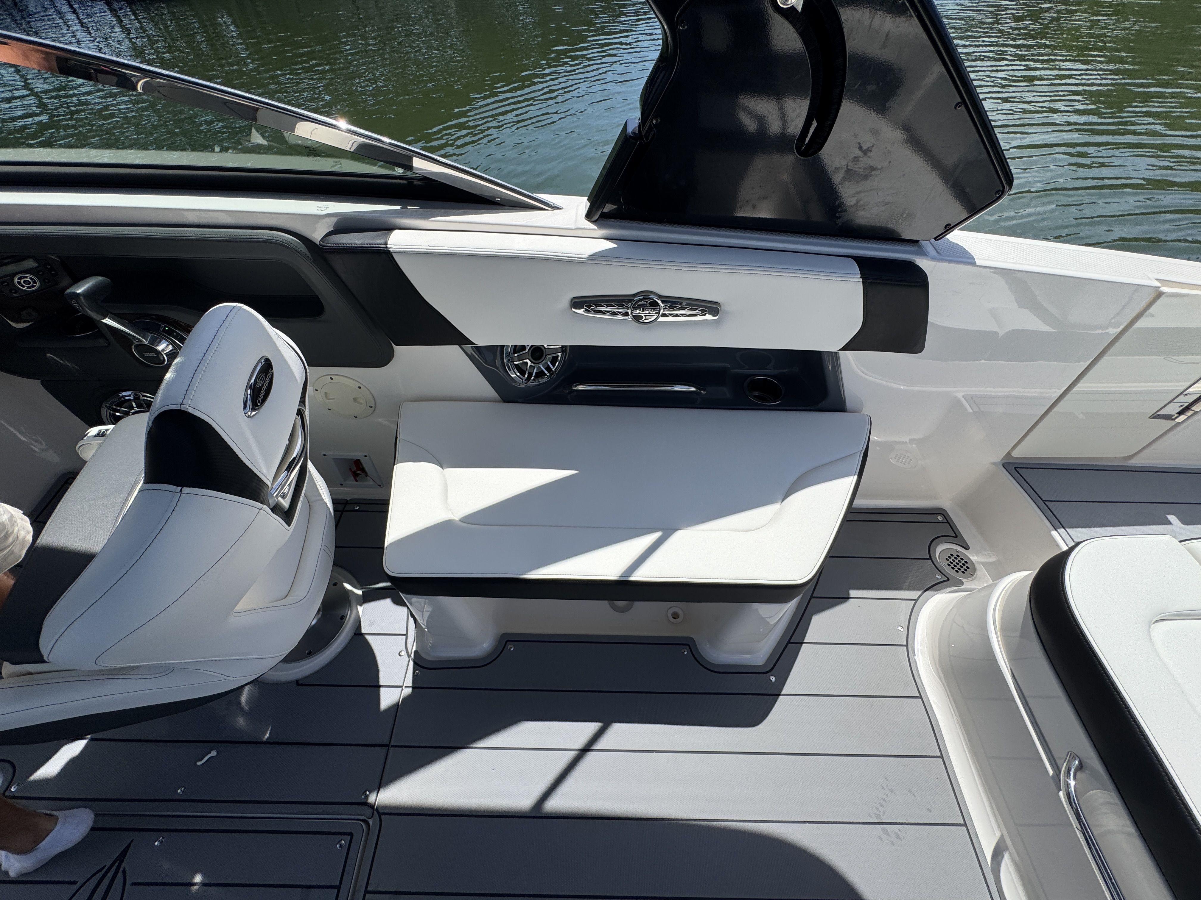 2022 Chaparral 28 Surf - 18