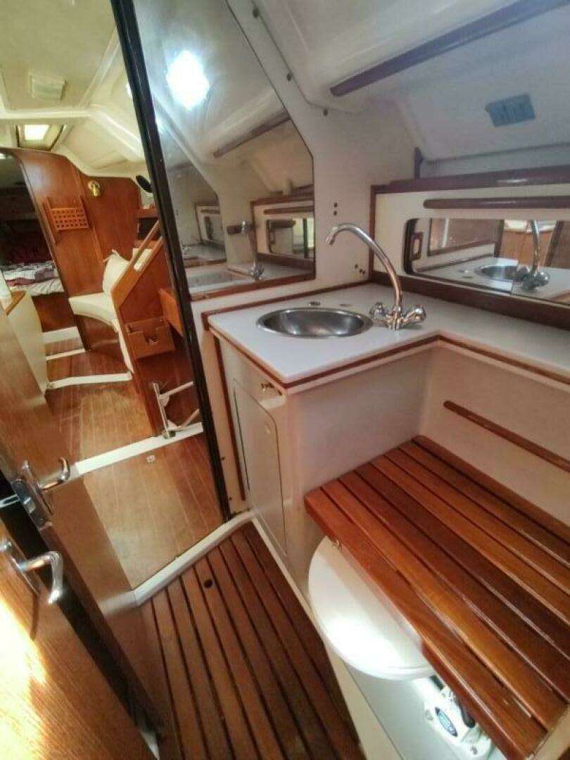 1987 Hunter 37 Legend - Image 35