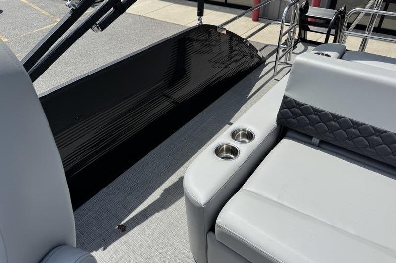 2026 Manitou Encore 25 SL SHP boat interior with gray seating and cup holders.