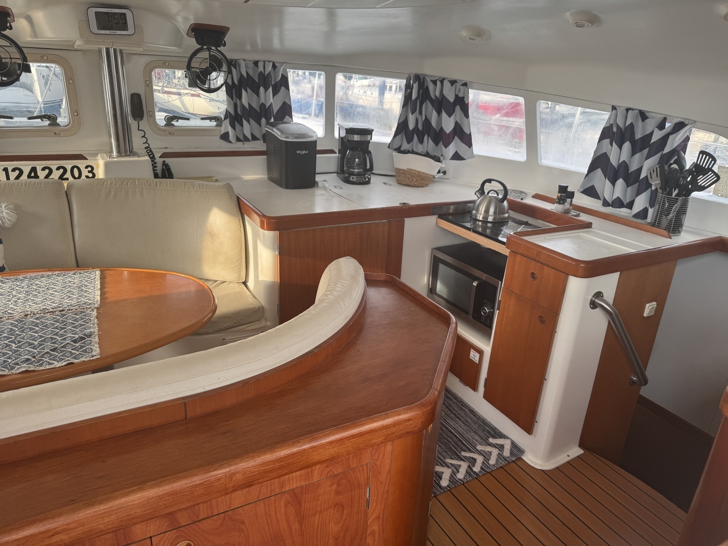 2004 Lagoon 410 S2 - Image 6