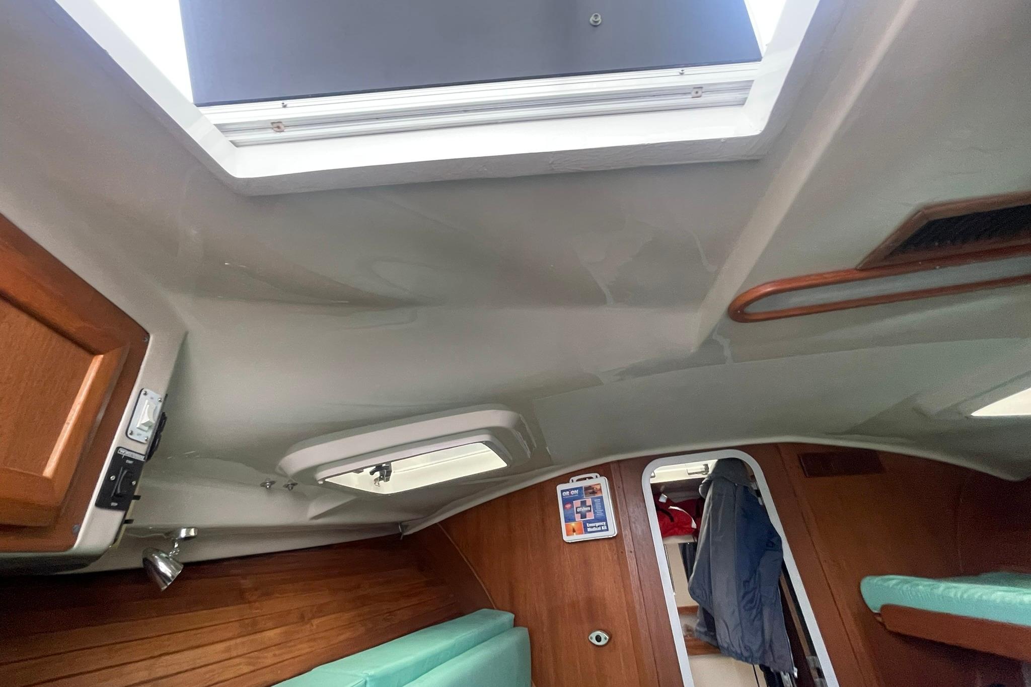 CLEAN FIBERGLASS GELCOAT HEADLINER FOR CLEAN FINISH