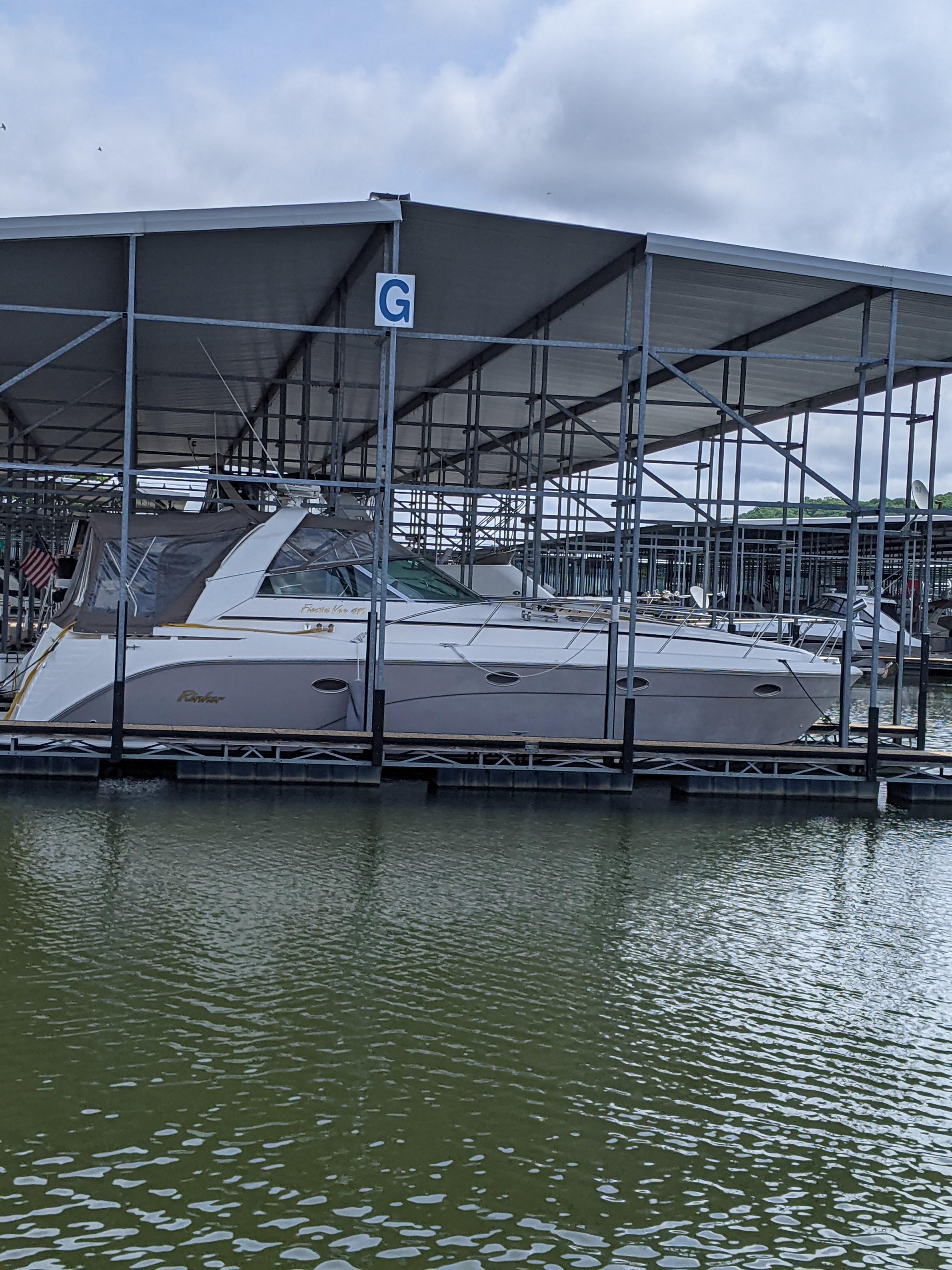 2004 Rinker Fiesta Vee 410