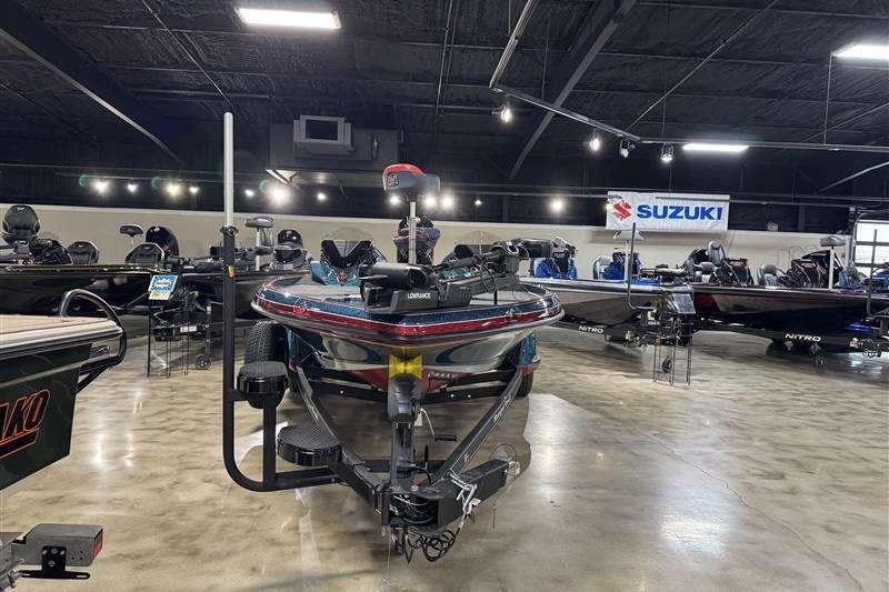2025 Ranger Z520R Cup-Equipped boat displayed in showroom with Suzuki banner.