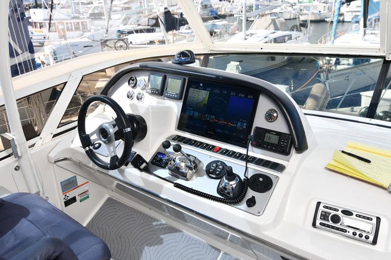 Helm of 2008 Carver 43 Super Sport yacht with navigation equipment and controls.